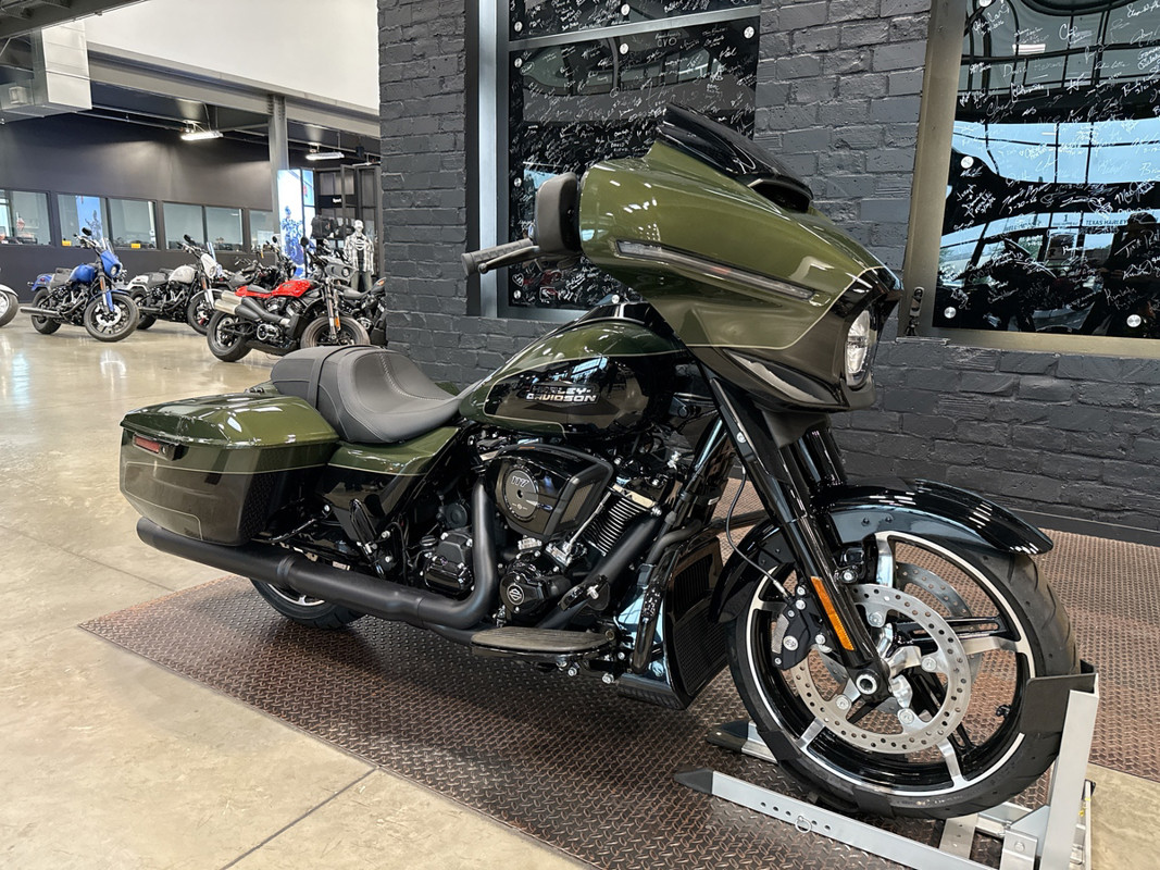 Street Glide®