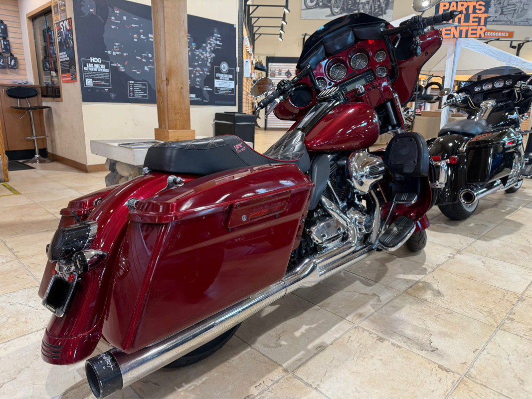 Street Glide®