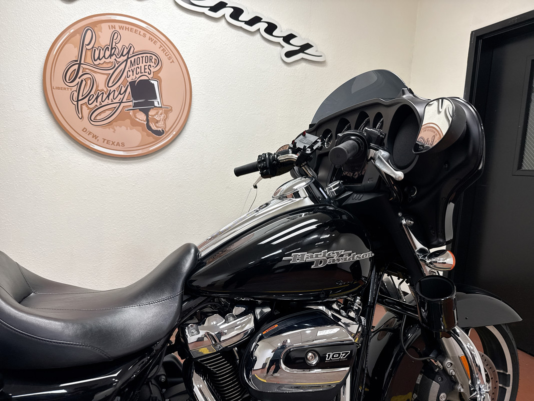 Street Glide®