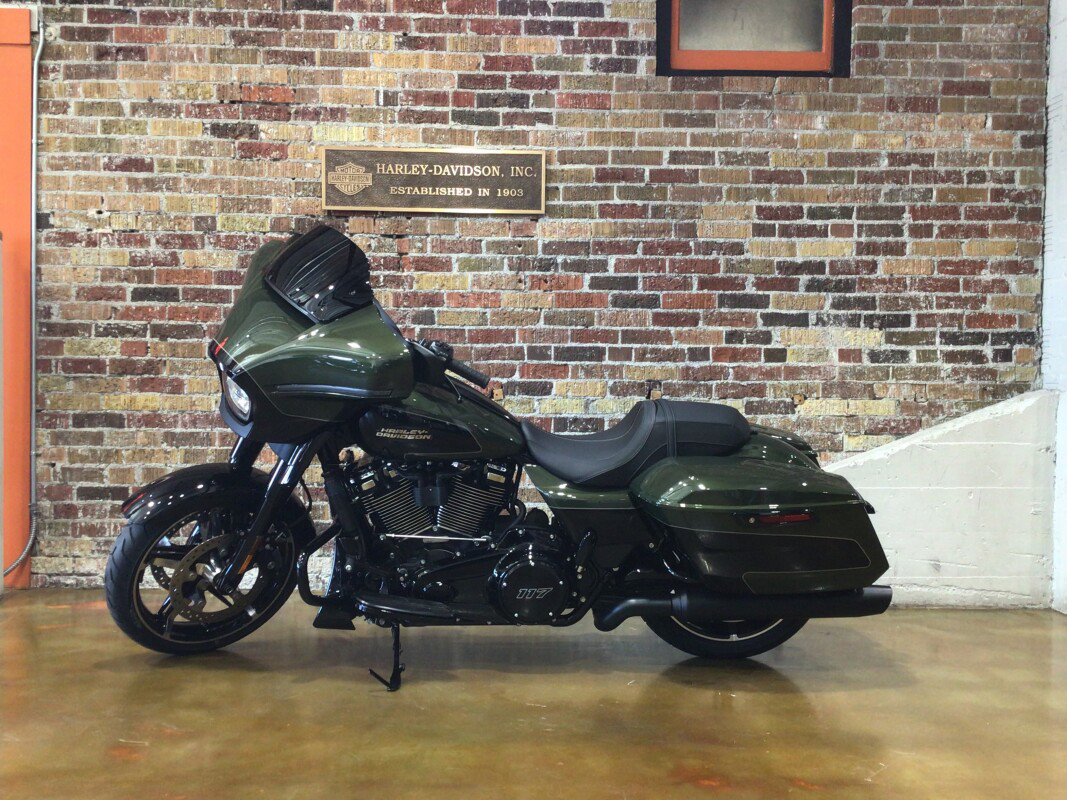 Street Glide®