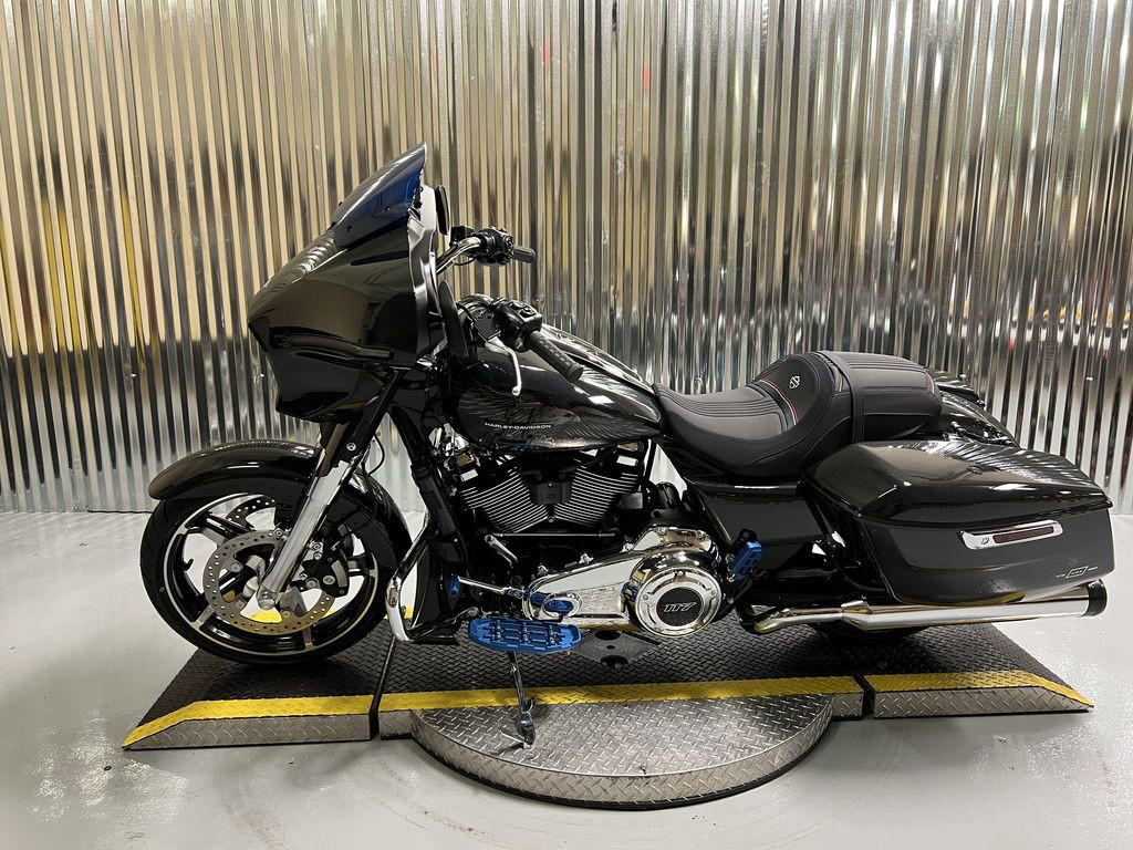 Street Glide®