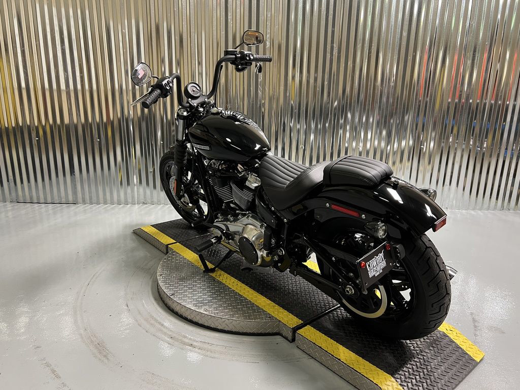 Street Bob®