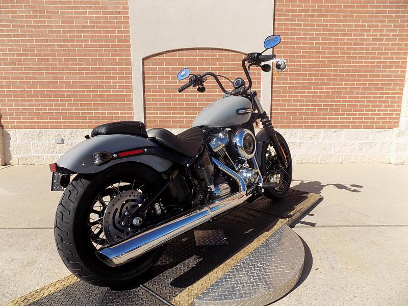 Street Bob®