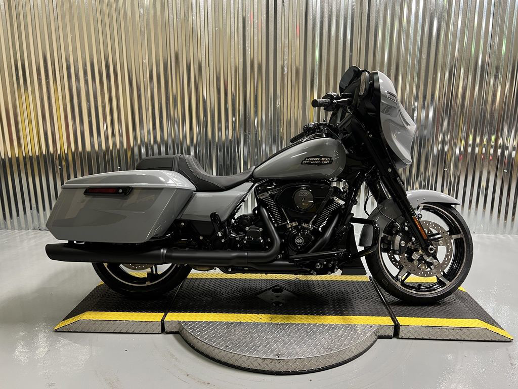 Street Glide®