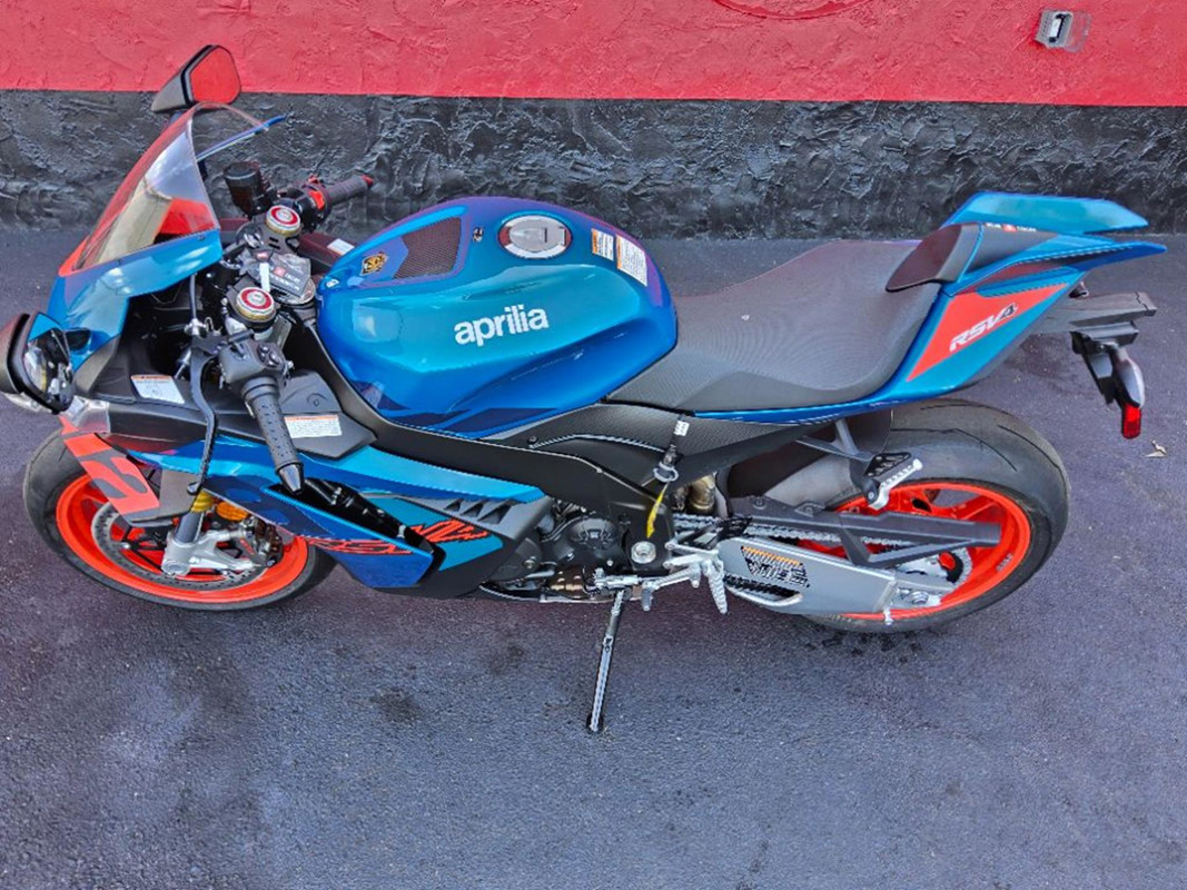 RSV4 1100