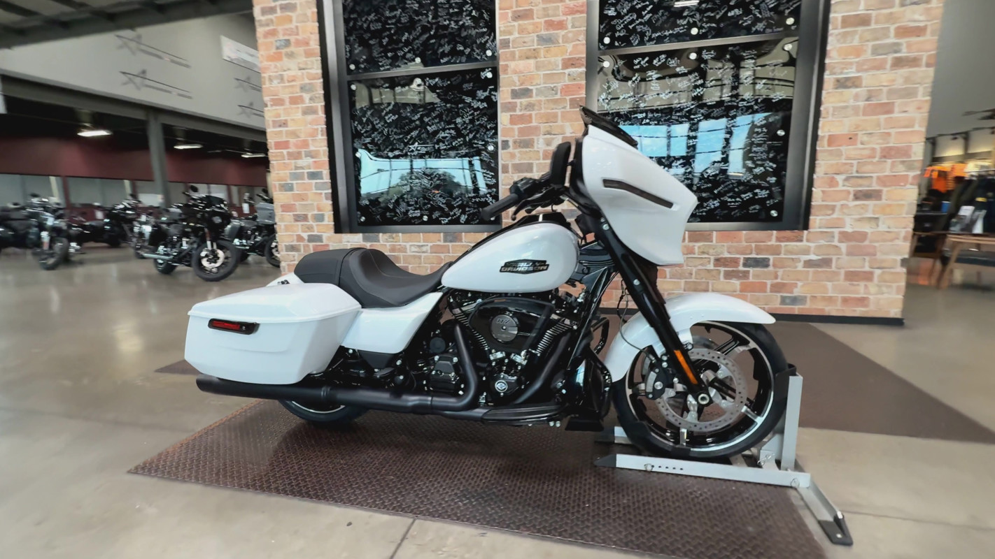Street Glide®