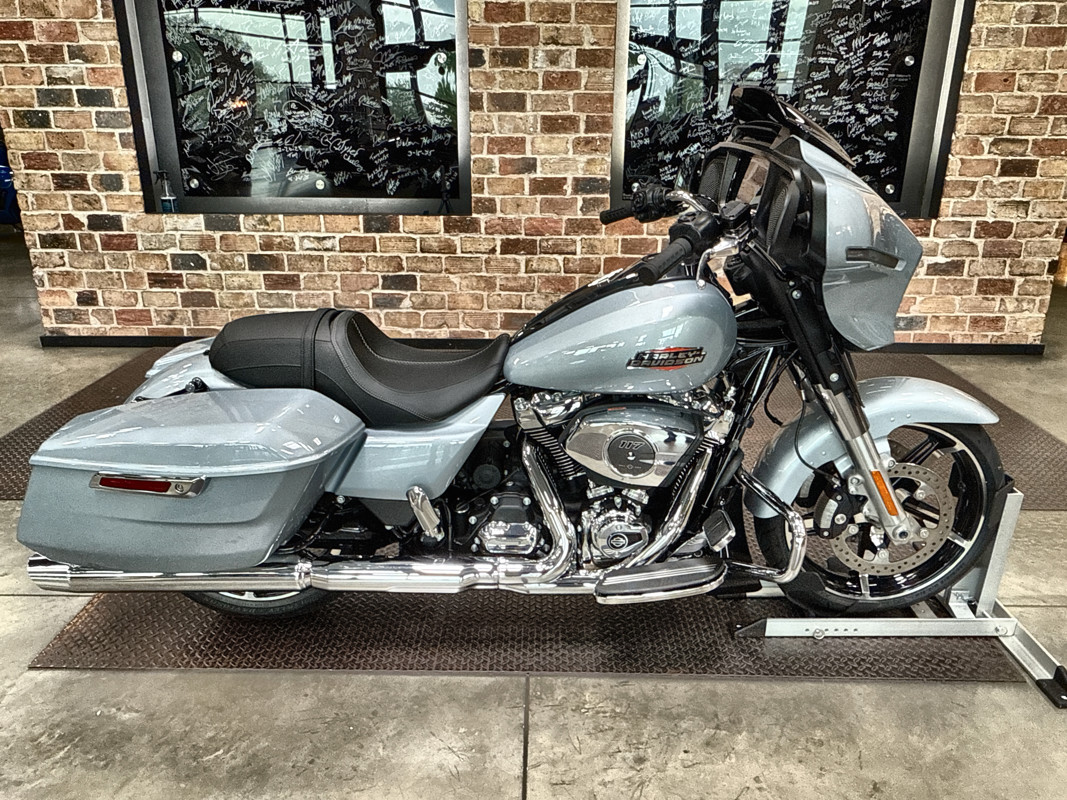 Street Glide®