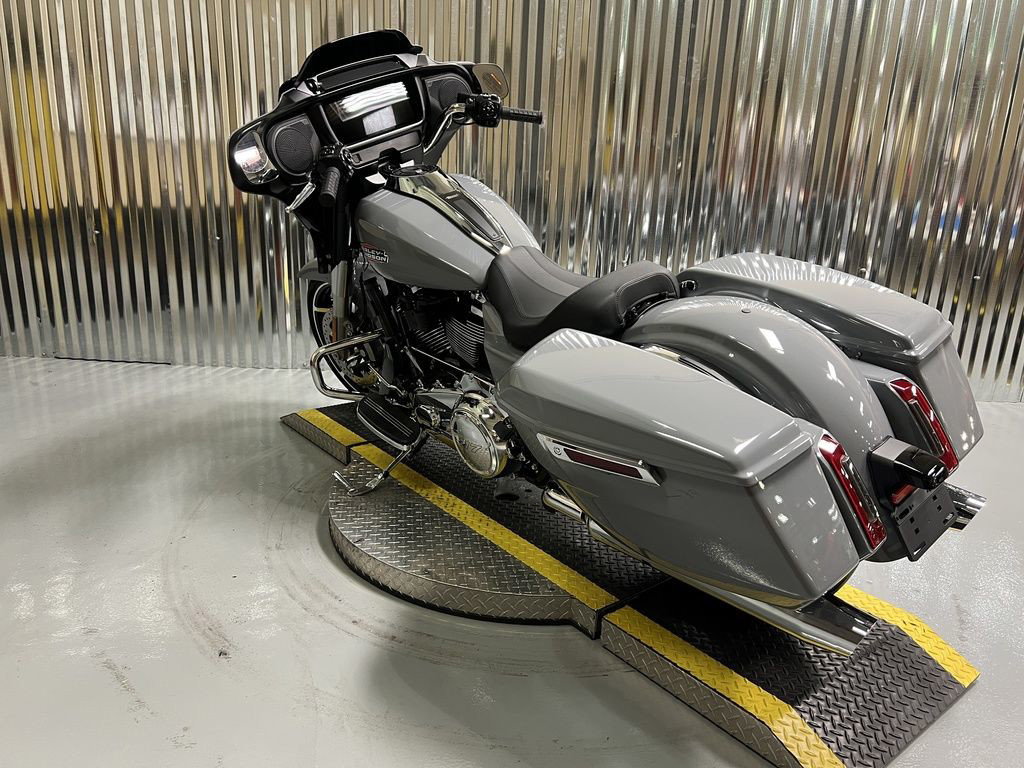 Street Glide®