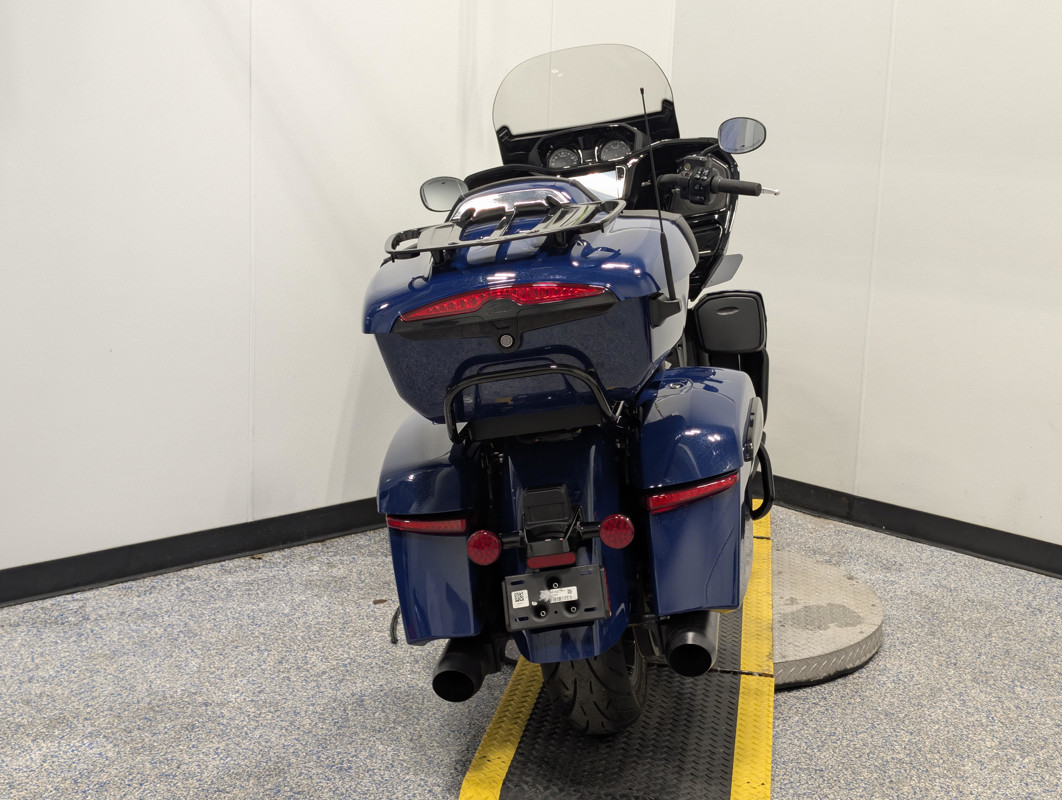 Pursuit Dark Horse 112