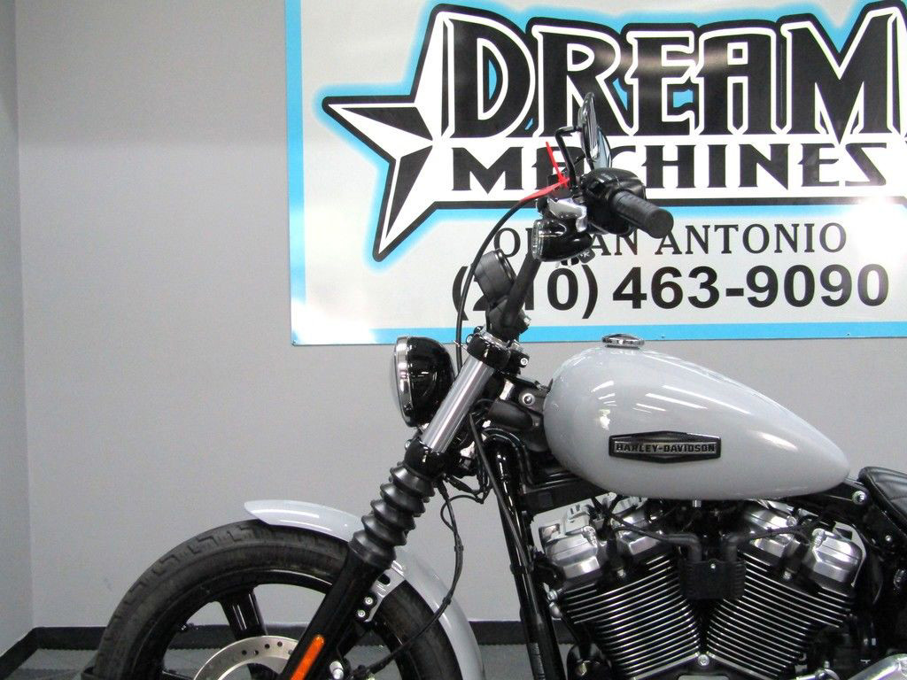 Street Bob®