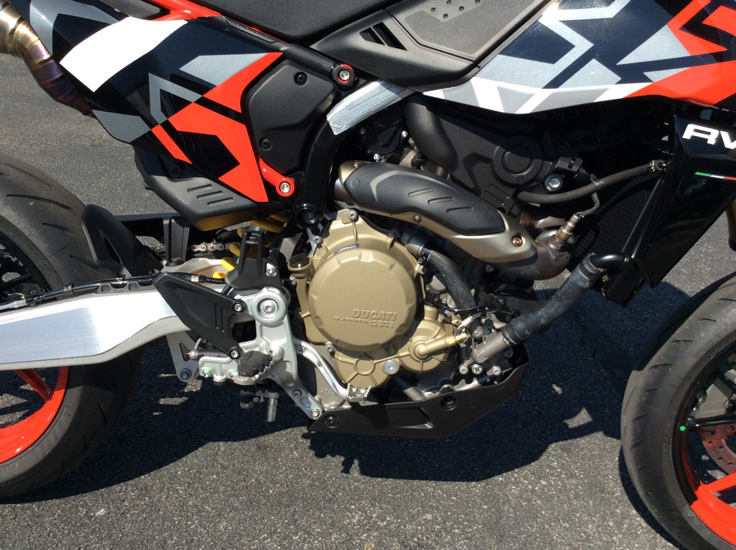 Hypermotard 698