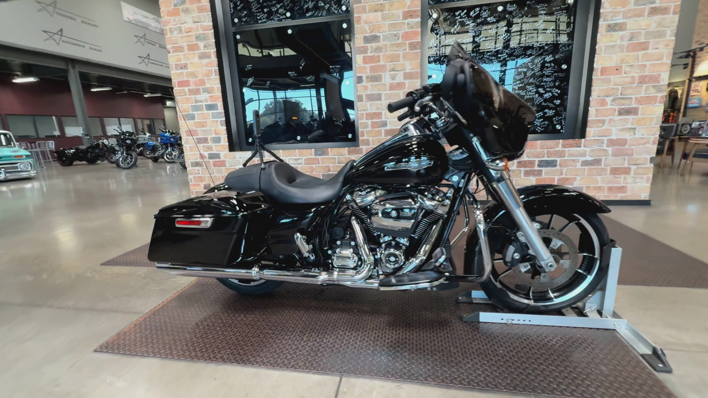 Street Glide®