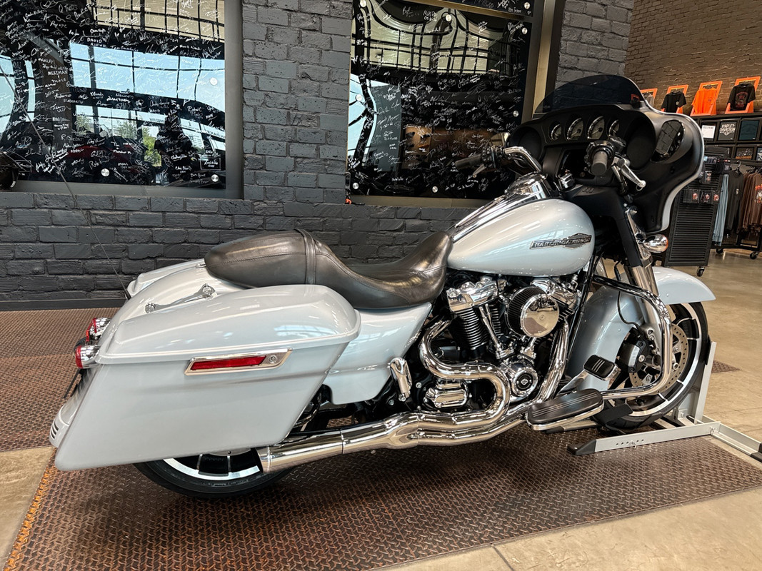 Street Glide®