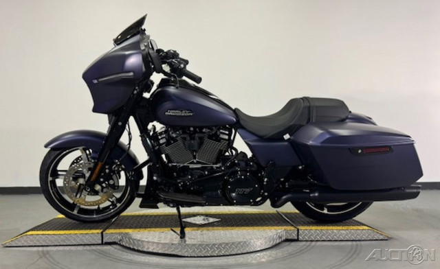 Street Glide®