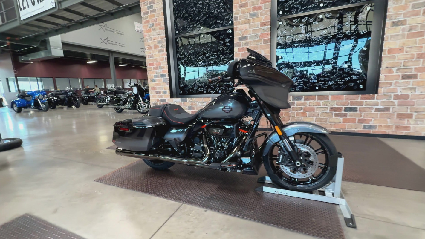 CVO® Street Glide®