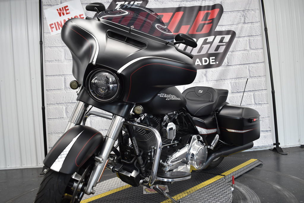 Street Glide®