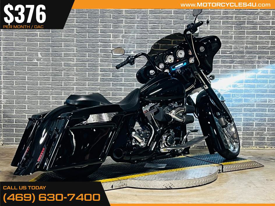 Street Glide®