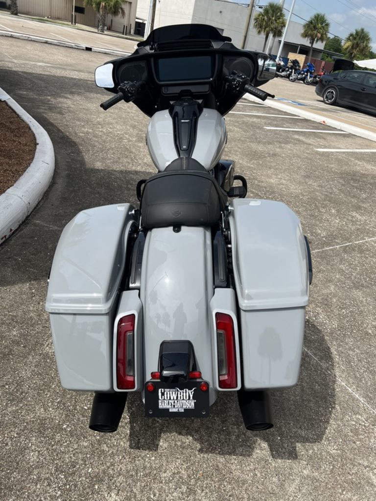 Street Glide®