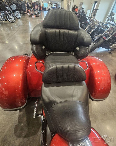 CVO® Tri Glide® Ultra