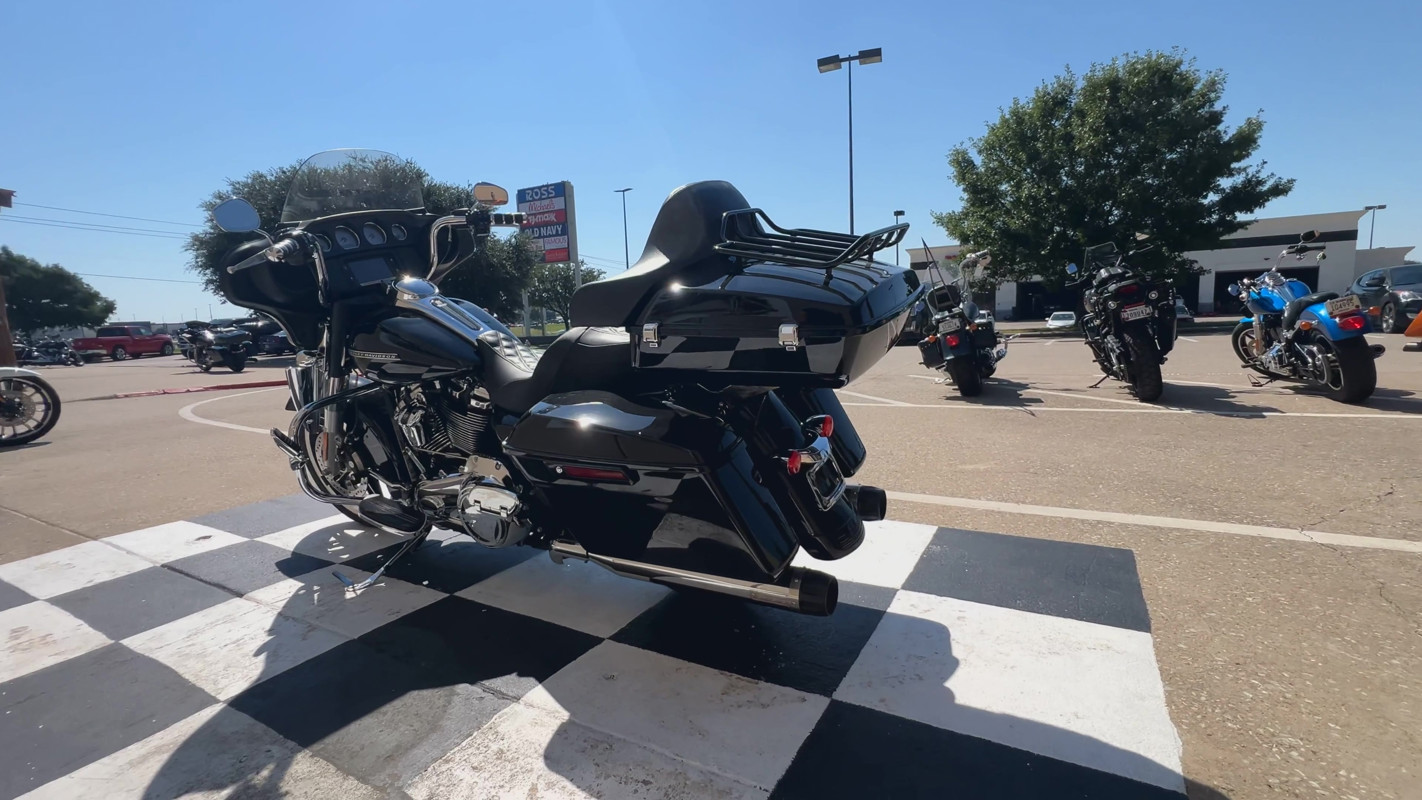 Street Glide®