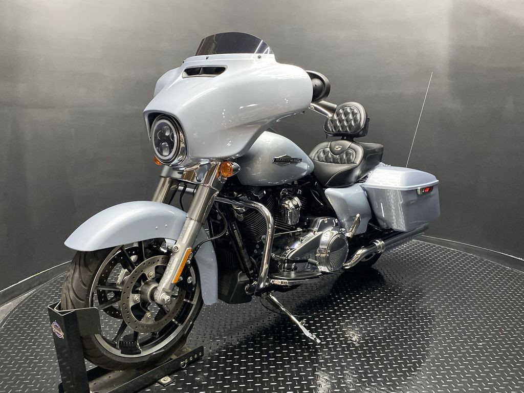 Street Glide®