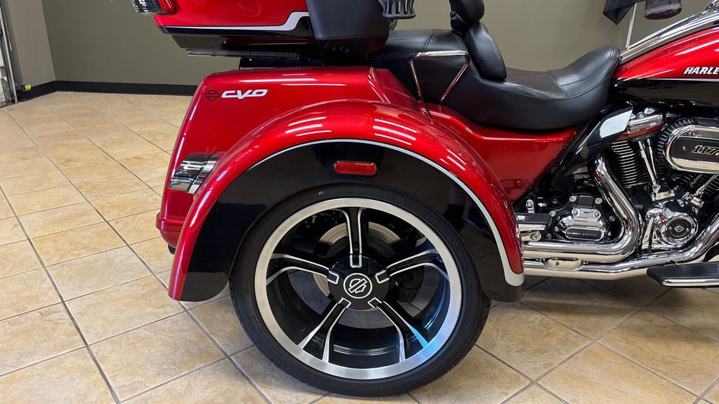 CVO® Tri Glide® Ultra