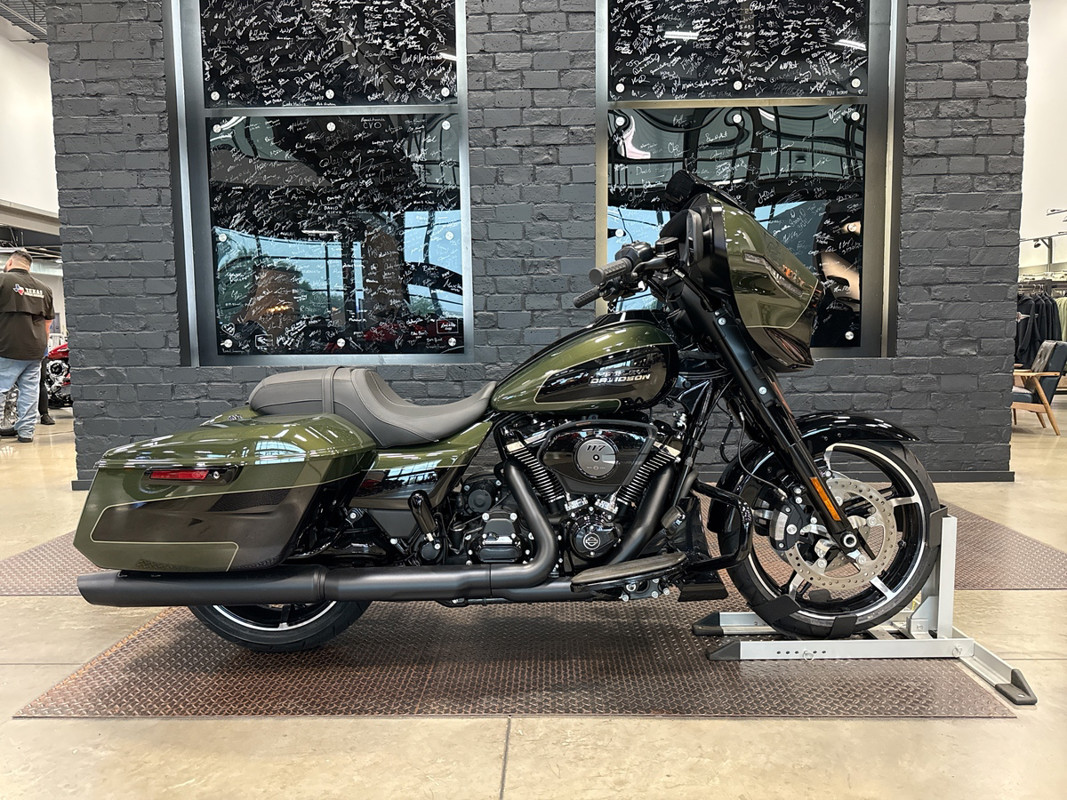 Street Glide®