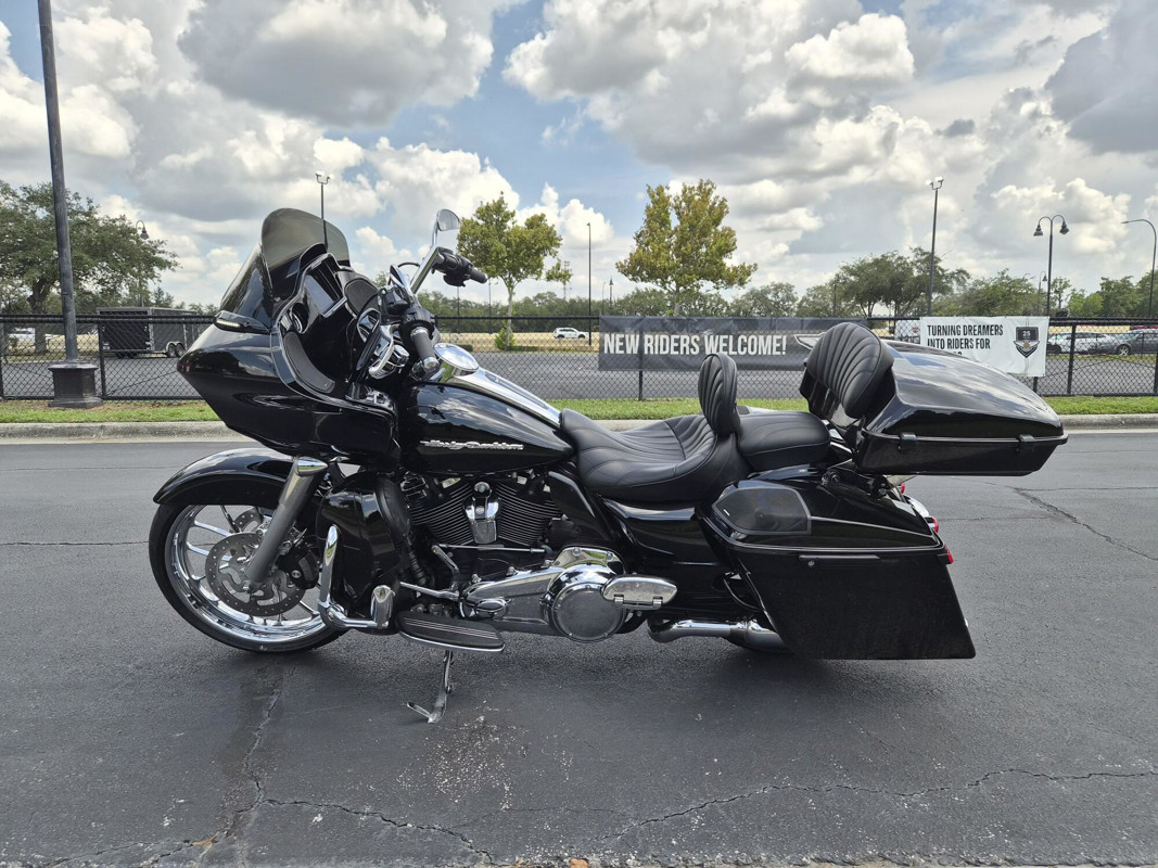 Road Glide®