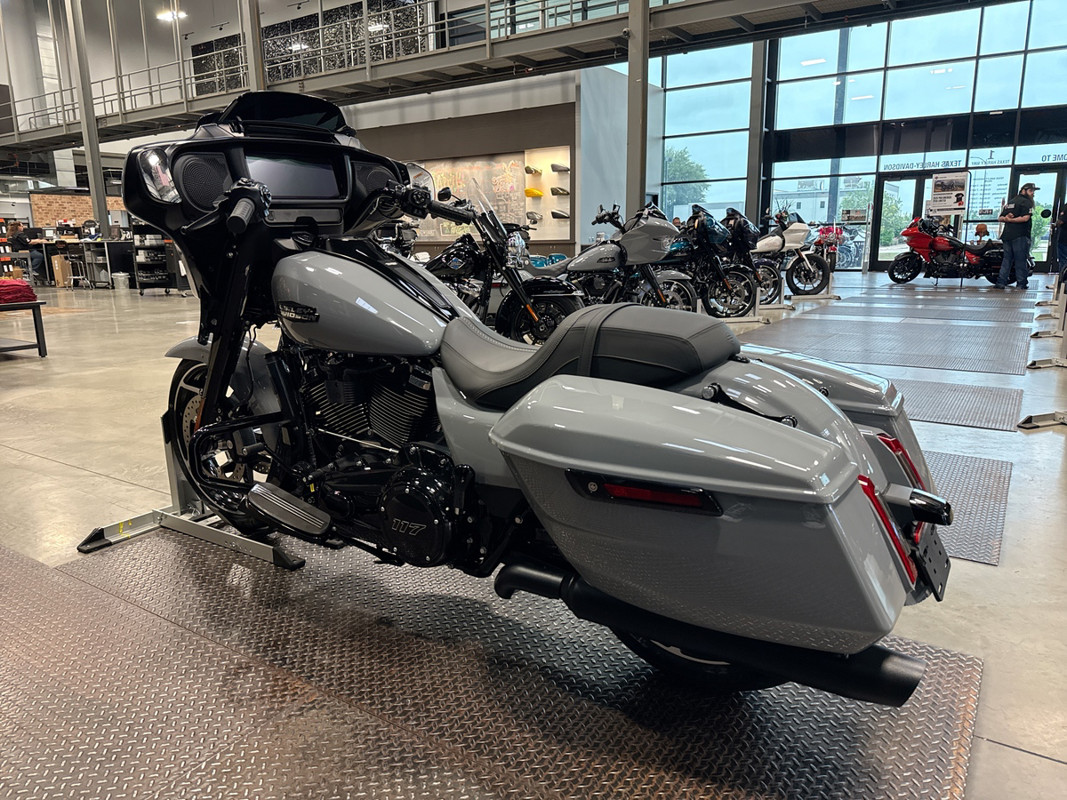 Street Glide®
