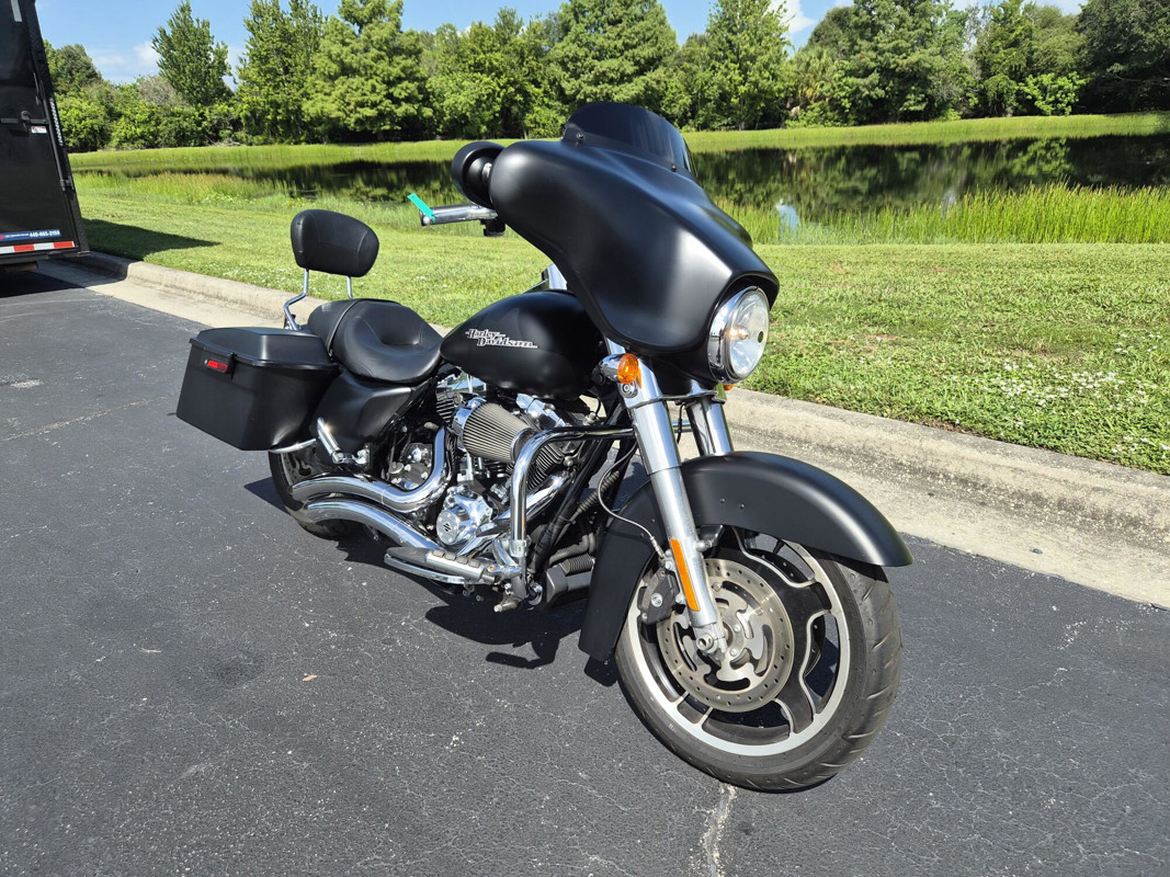 Street Glide®