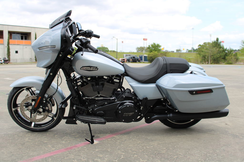 Street Glide®