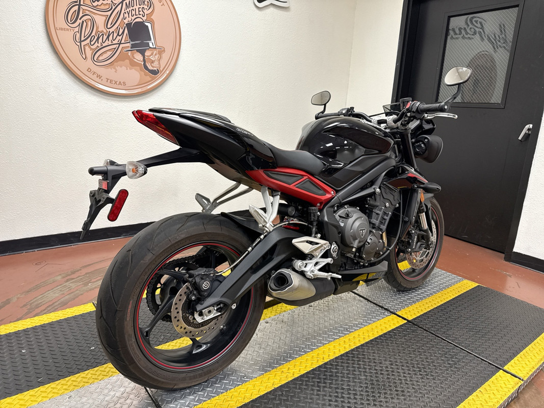 Street Triple R