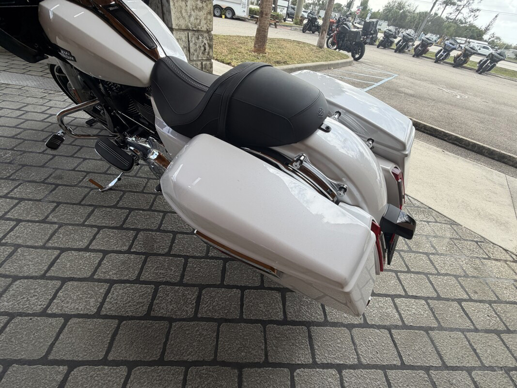 Road Glide®