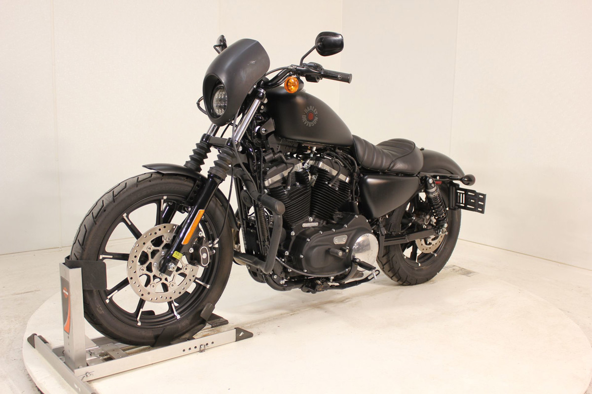 Iron 883®