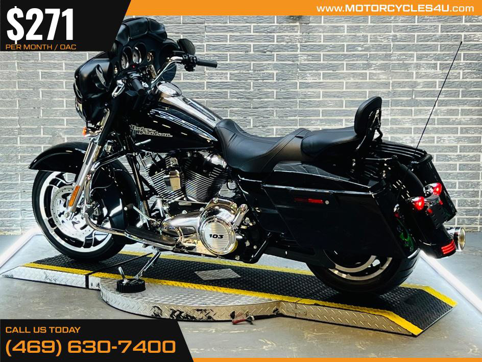 Street Glide®