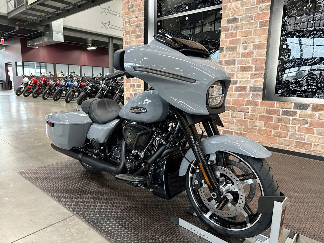 Street Glide®