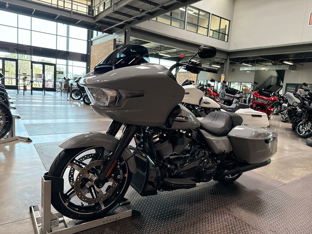 Road Glide®