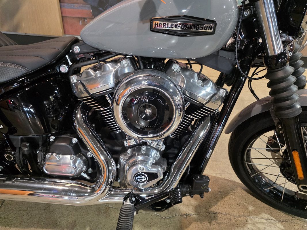Street Bob®