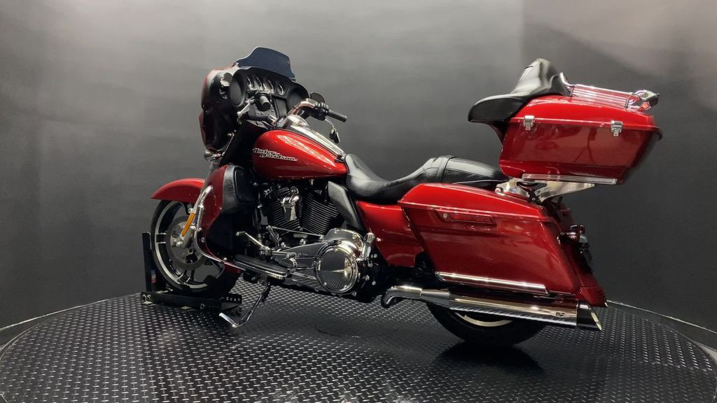 Street Glide®
