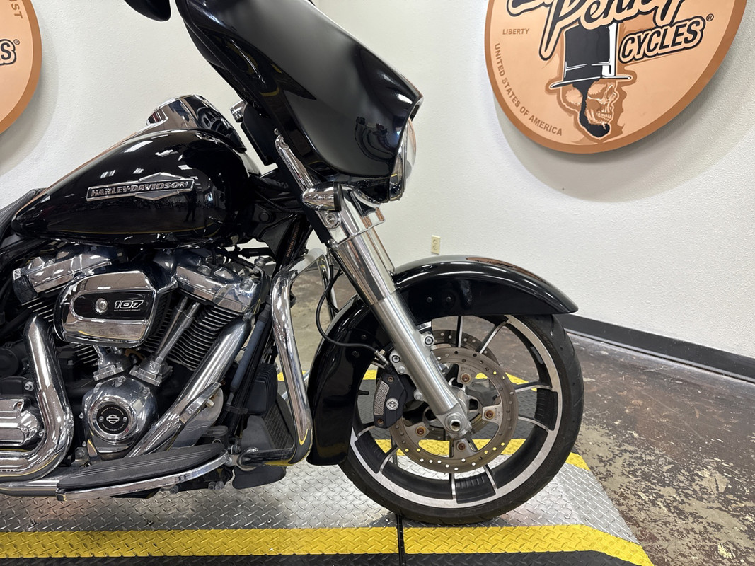 Street Glide®