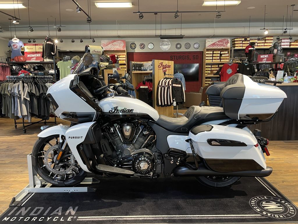 Pursuit Dark Horse 112