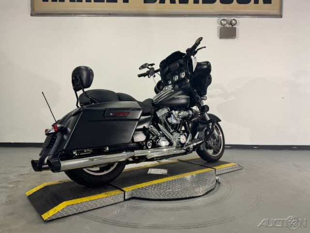 Street Glide®