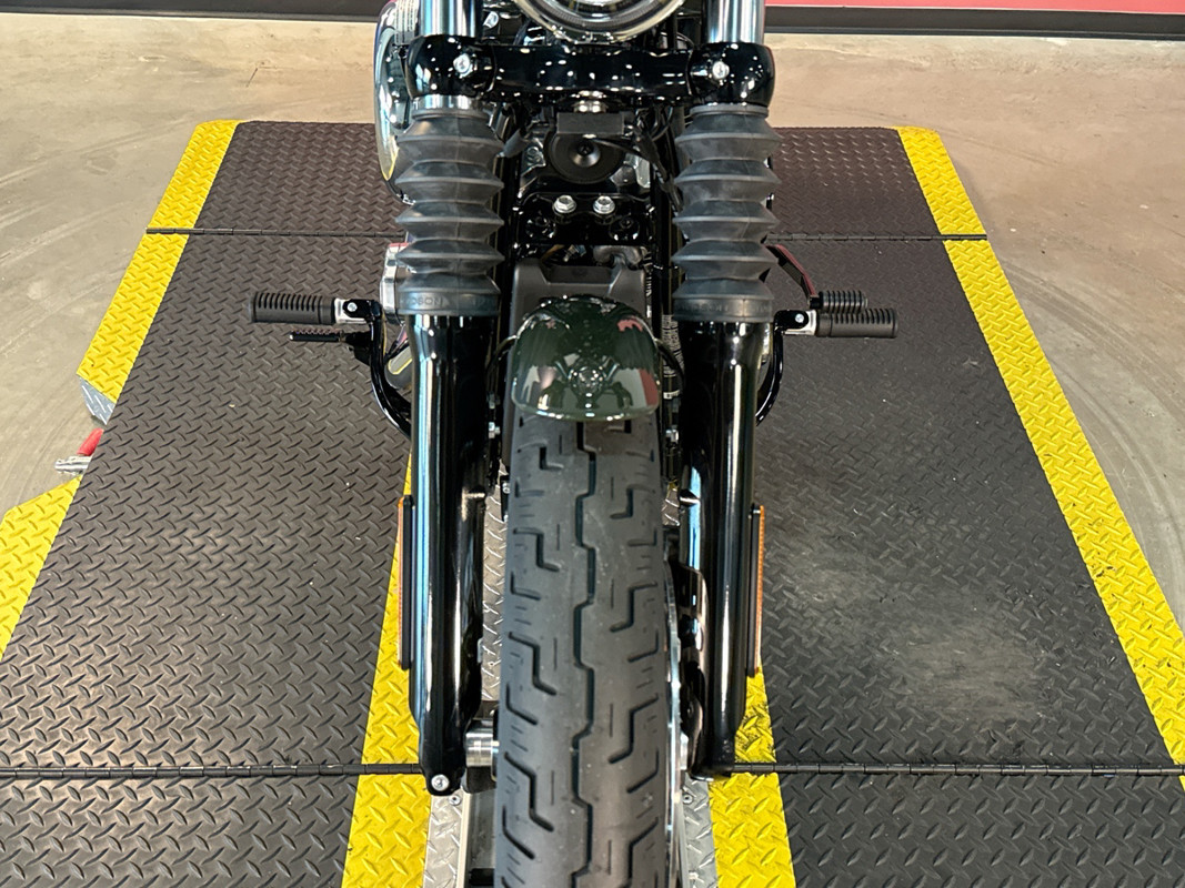 Street Bob®