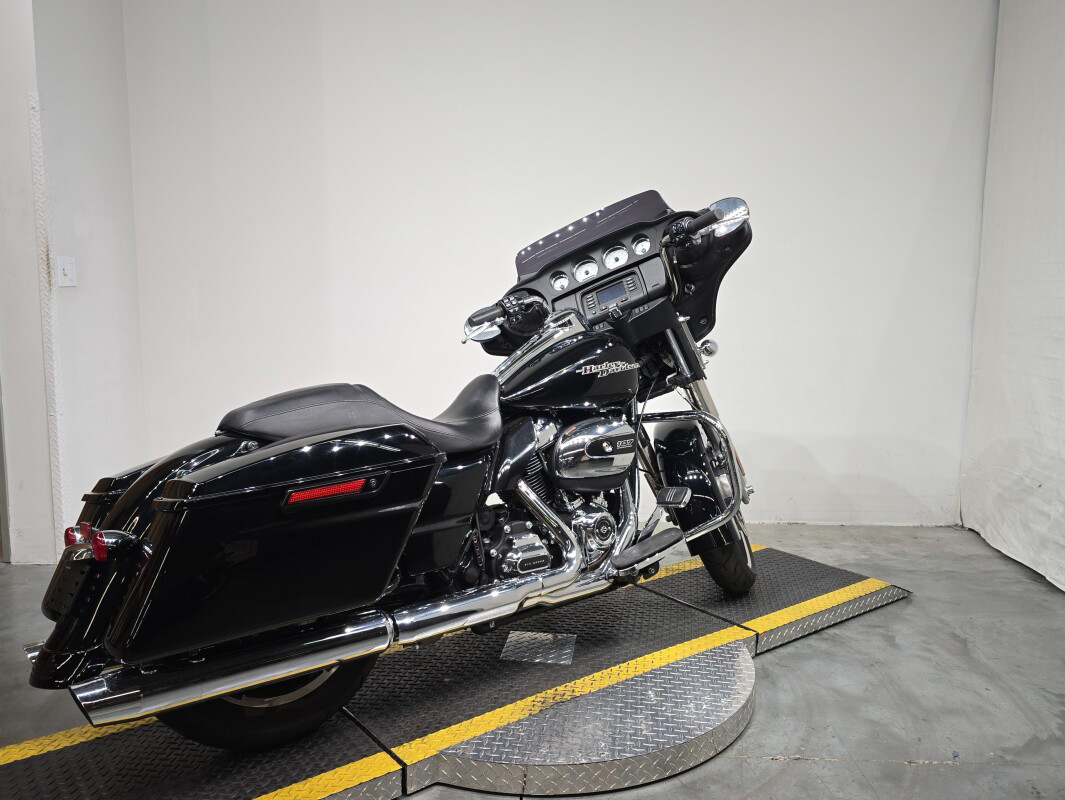 Street Glide®