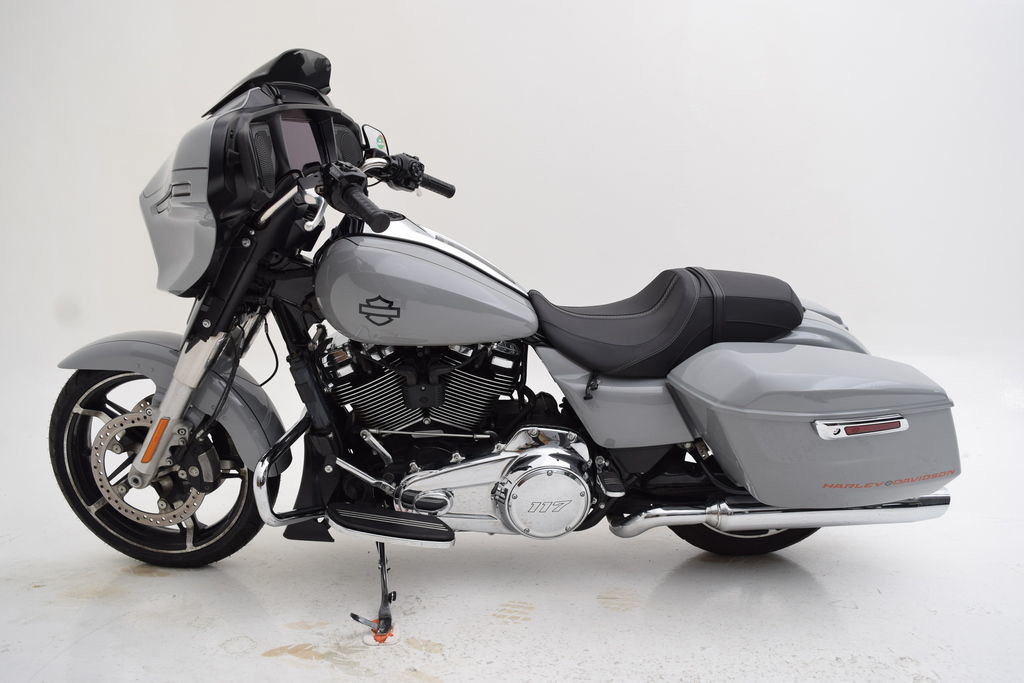 Street Glide®