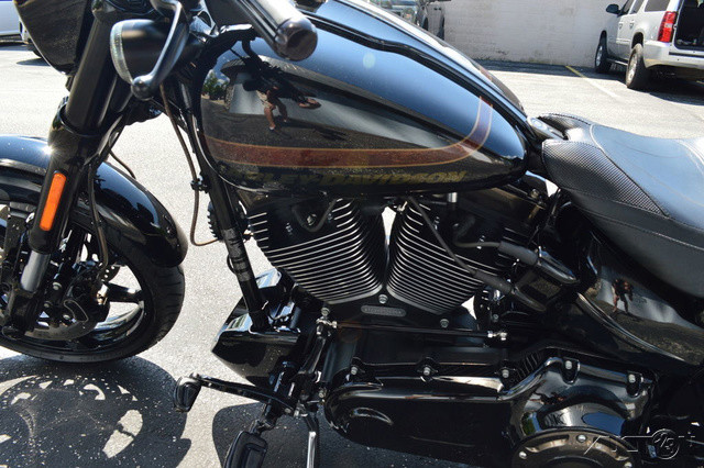 CVO® Pro Street Breakout®