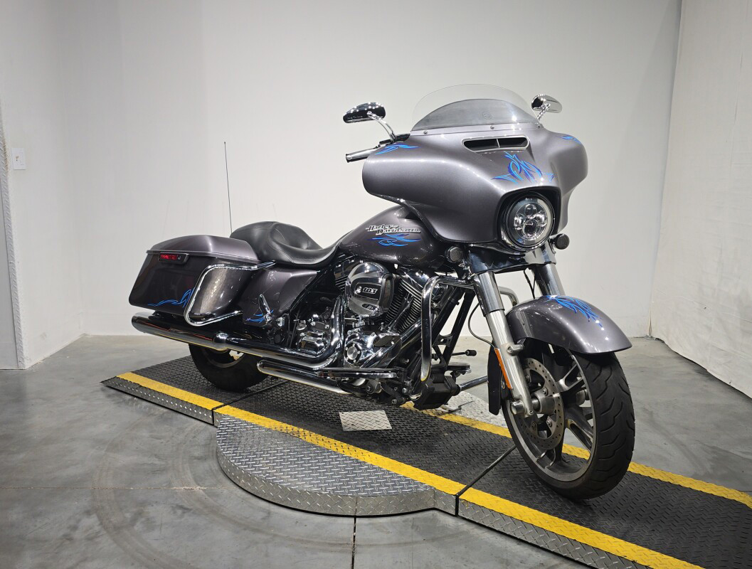 Street Glide®