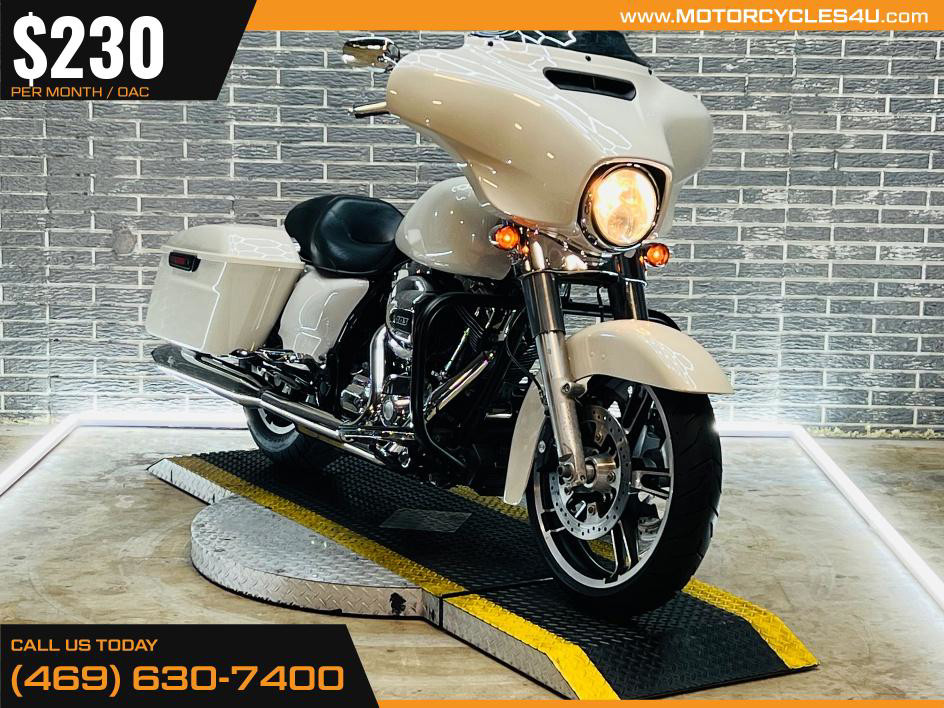 Street Glide®