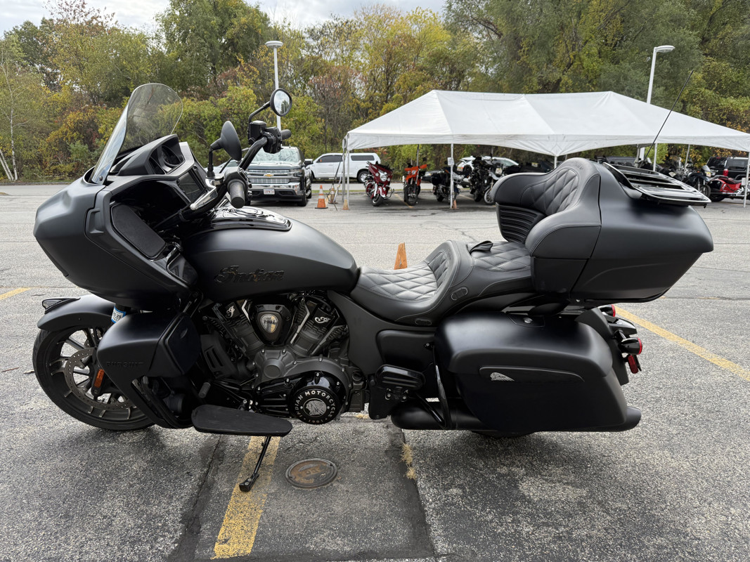 Pursuit Dark Horse Premium Package