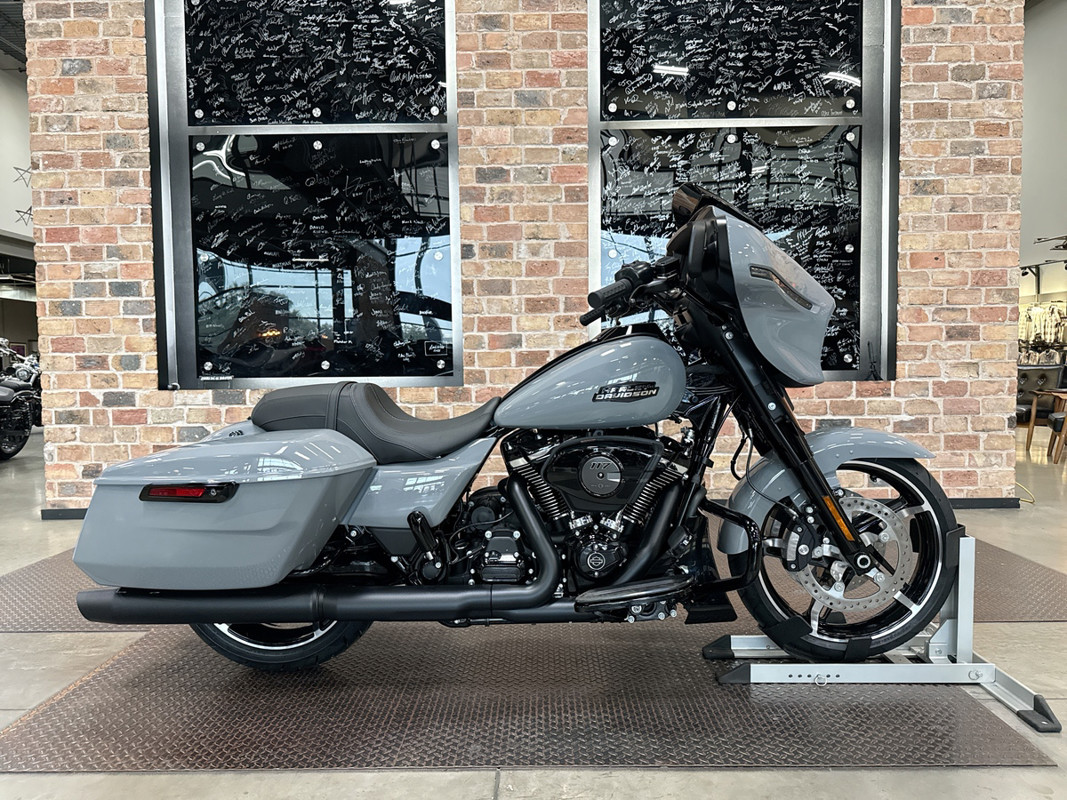 Street Glide®